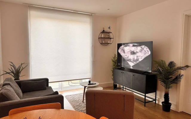 Cozy one Bedroom With a Big Balcony and Parking