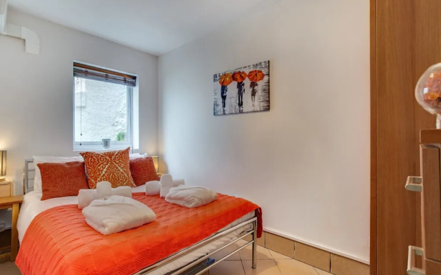 Spacious Apartment in Saint Ives near Beach