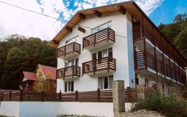 Гостиница Ladia Apartment в Красной Поляне отзывы, цены и фото номеров - забронировать гостиницу Ladia Apartment онлайн Красная Поляна вид на фасад