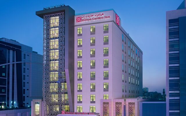 Отель Hilton Garden Inn Dubai Al Muraqabat вид на фасад