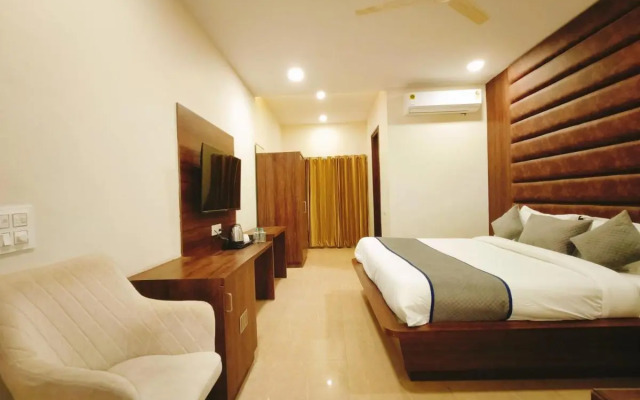 Hotel Diamond Creek ,Near Railway Station