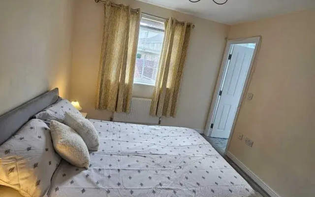 Sittingbourne Serenity - Spacious 4-bed House