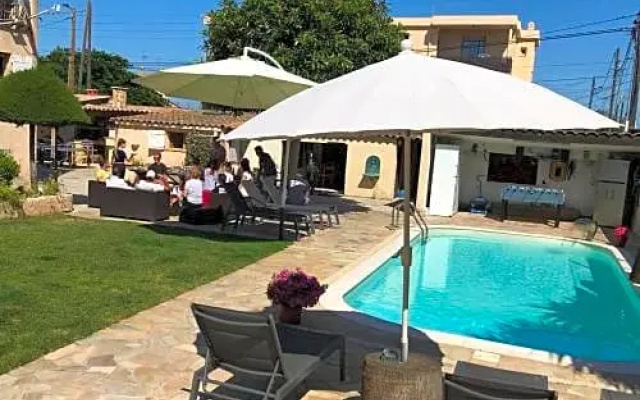 Debbies Crew House