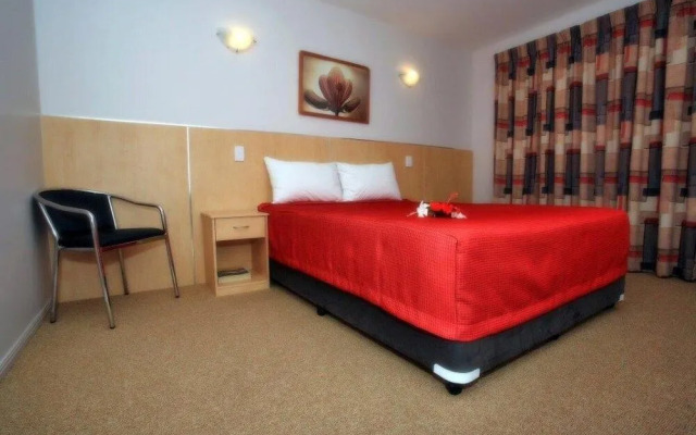 Mayfair Motel Emerald
