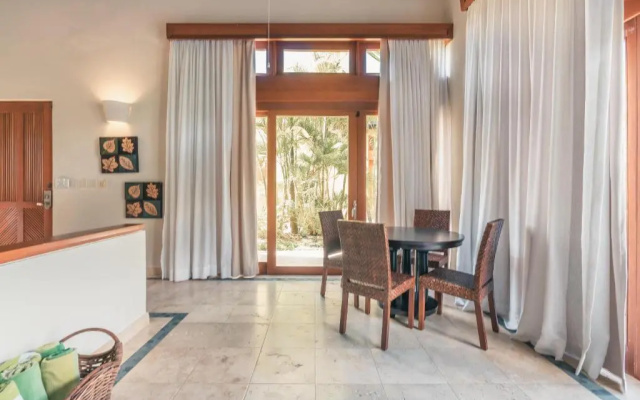 Tropical Villa With Pool at Green Village B843