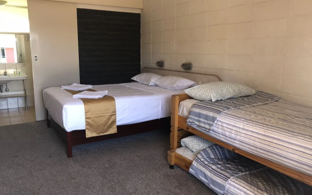 Inland Oasis Motel