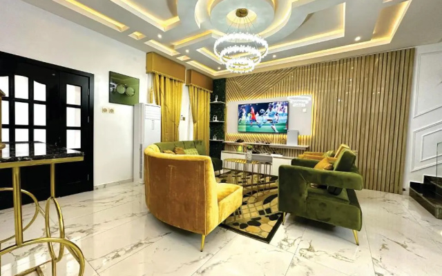 Pharrel Diplomatic Plus 3 Bedroom Suite