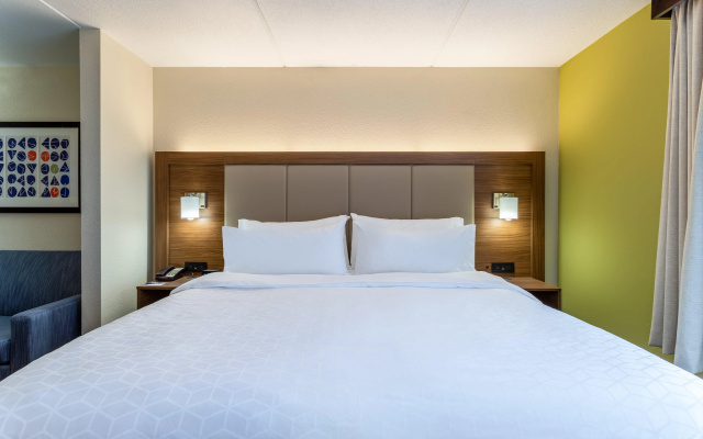 Holiday Inn Express & Suites Cedar Falls - Waterloo by IHG