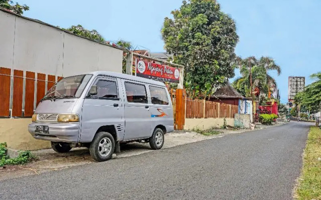 Ngajeng Peken Home Stay