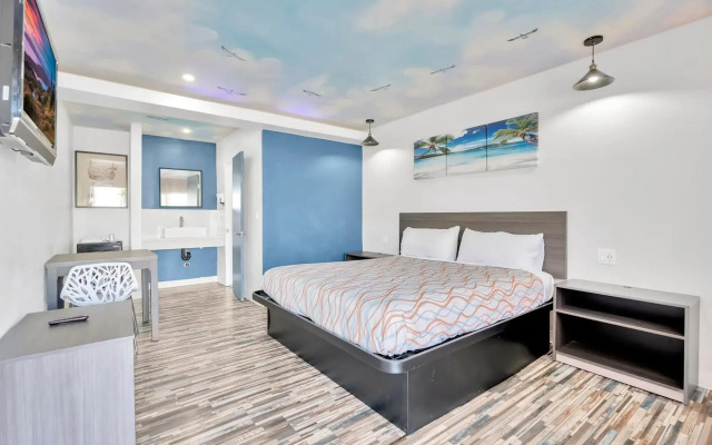 Tradewinds Motel