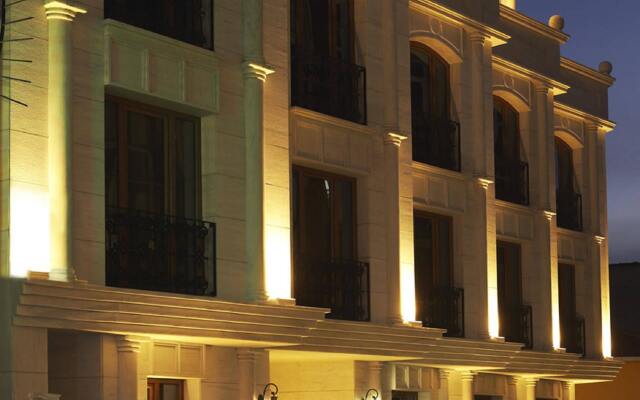 Bizim Hotel вид на фасад