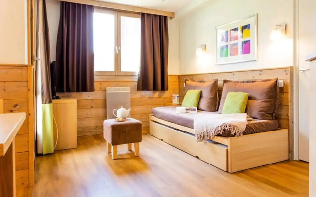 1 Bedroom Apartment + Sleeping Area for 6 People