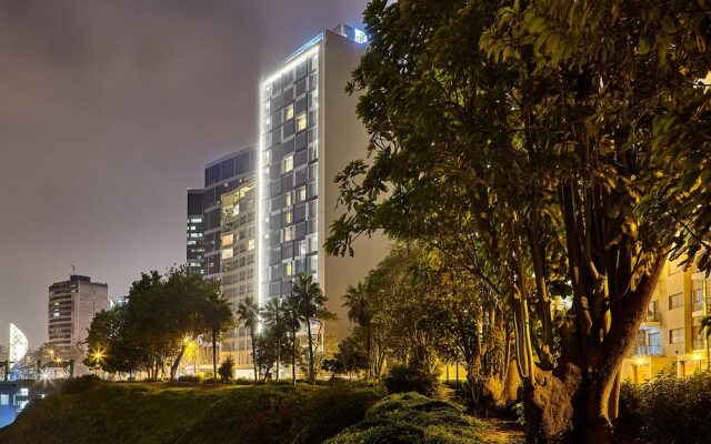 Отель AC Hotel by Marriott Lima Miraflores Перу, Лима - отзывы, цены и фото номеров - забронировать отель AC Hotel by Marriott Lima Miraflores онлайн вид на фасад