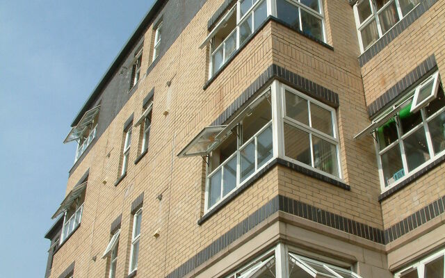 Отель Phoenix Brewery Halls Of Residence вид на фасад