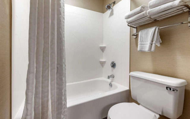 Comfort Inn & Suites Butler