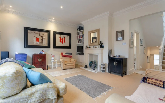 Charming 2 Bedroom Apartment Near Battersea