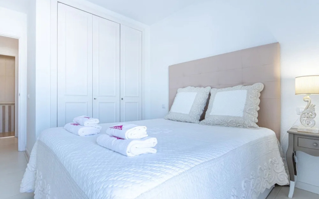 Peaceful Apartment in Empuriabrava with Terrace near Beach