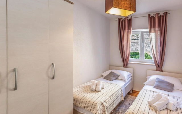Amazing Home in Makarska with Hot Tub, Sauna & WiFi