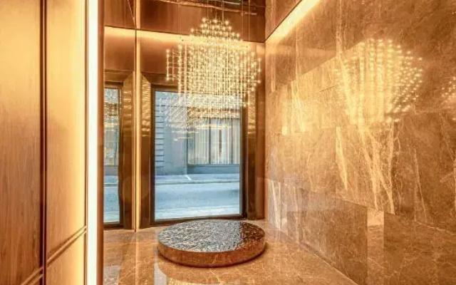 Orange Crystal Shanghai Bund Jinling East Road Hotel