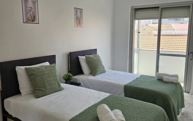 Light Spacious Almada Apartment