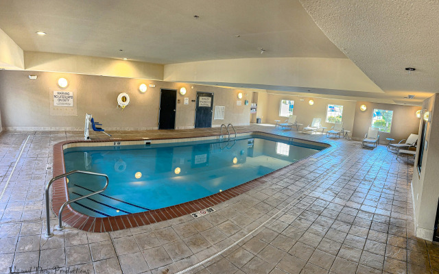 Staybridge Suites Elkhart North by IHG