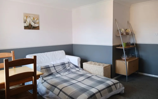 Cosy 1-bed Apartment in Swindon, Private Parking