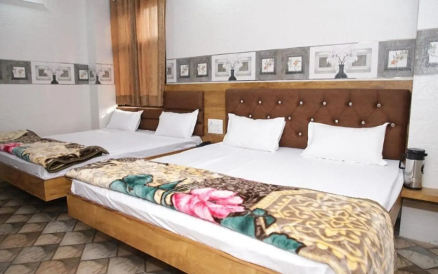Hotel Al Sharif Manzil 90 Mtrs from Dargah