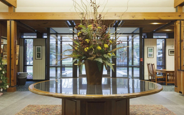 Williamsburg Woodlands Hotel & Suites, an official Colonial Williamsburg Hotel