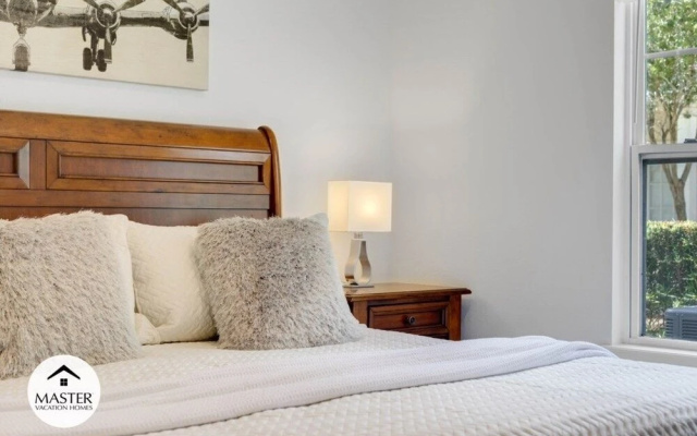 4 Bedroom Lucaya Village Townhouse by RedAwning