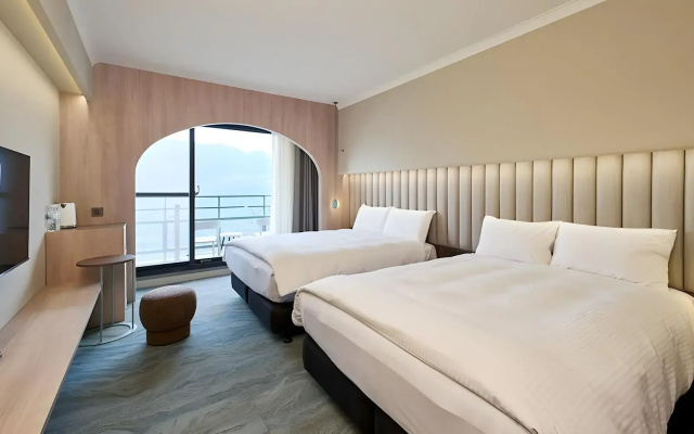 Howard Lake Resort Shihmen Dam