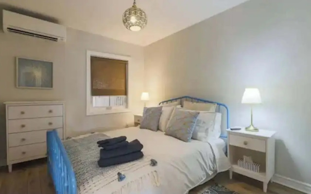 Casa Hotels: Modern 2BR Suite in Leslieville