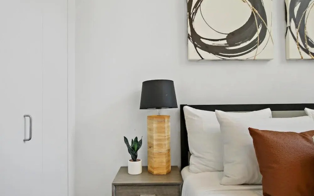 Luxe 1BR Apt - Lake 204 rep