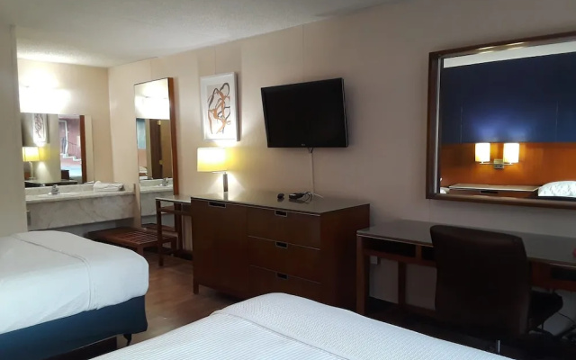 Branson Royal Inn & Suites