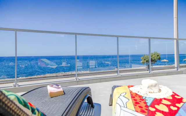Madeira Beach House by MHM