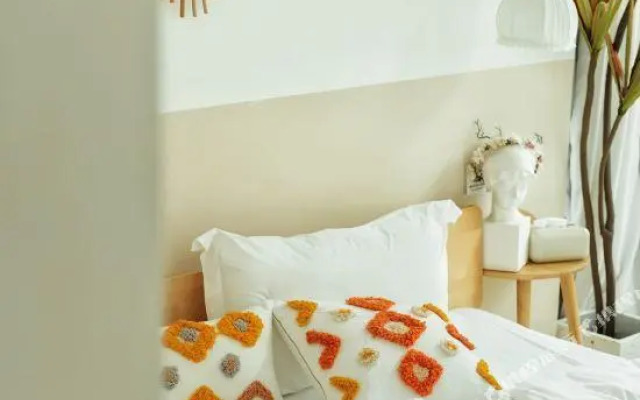 Mr. Cantai Kongcang Capsule Hotel