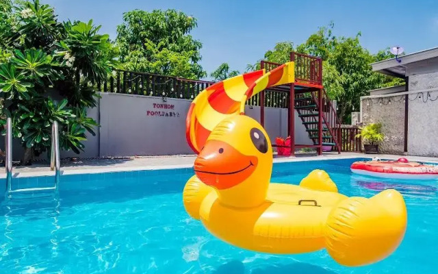 Ton Hom Pool Party By Zuzu