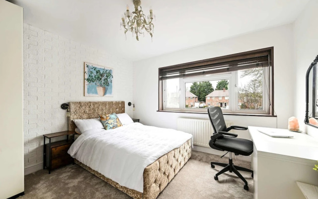 Windsor 5-bed House - Stroll to Castle - Sleeps 13