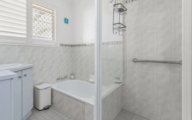 Bright 3-bed Retreat Near Beaches