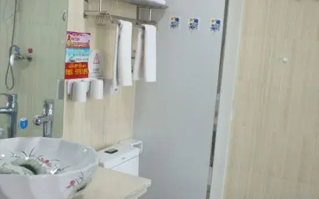Hongdu Hotel (Korla Beishan Road Branch)