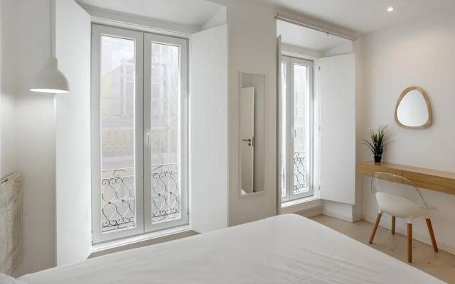 Downtown Modern Apartments I by Homing