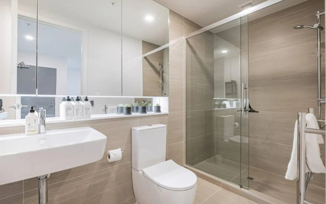 Modern Bright Central Apartment by Zodiak Stays