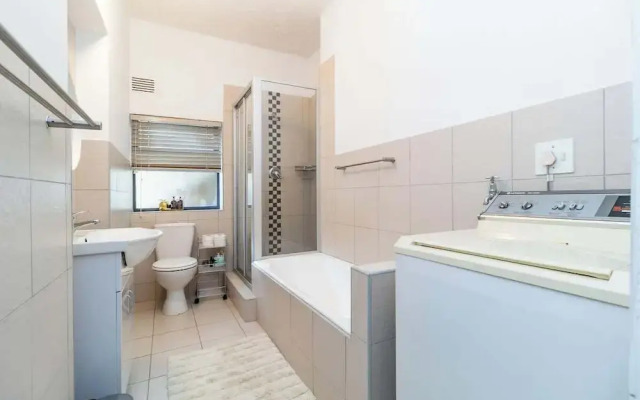 Charming Garden Cottage-campsbay