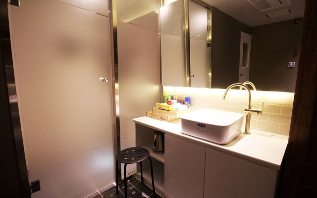 Yeongju Case Business Hotel