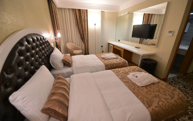 Golden Deluxe Hotel