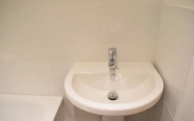 Bright and Spacious Apartment near London Bridge