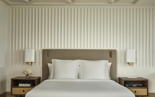 Four Seasons Hotel at The Surf Club