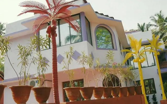 Coconut Grove Royale Resort