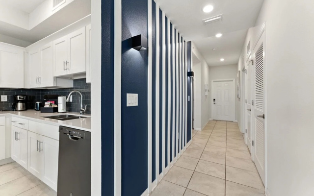 Spacious 2BR Mickey Bedroom Lake View