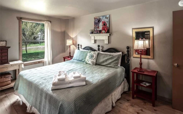 Riverside Dreams - Three Bedroom Cabin