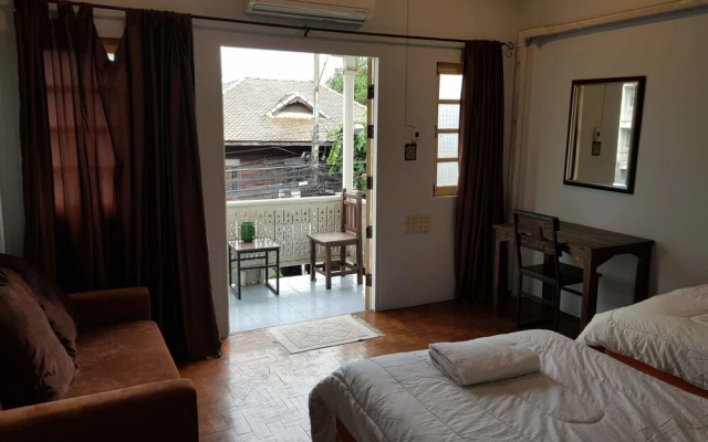 Siam Tulip Guesthouse & Restaurant